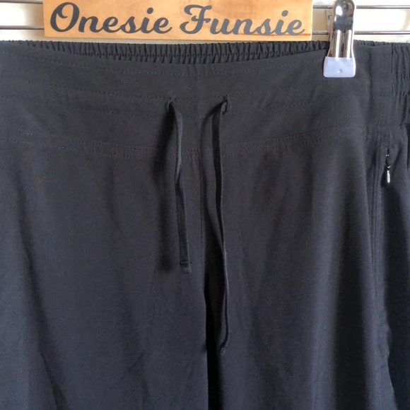 Athleta Black La Vive Jogger Pant, size 4 - Picture 4 of 9